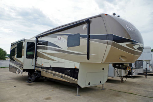 Demco RV Commander 2 HITCH FIFTH WHEEL